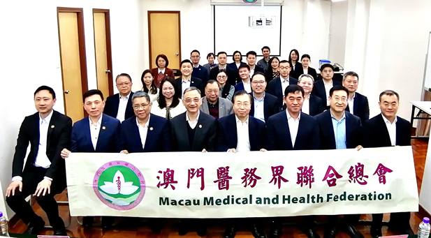 2024年2月25日，國藥集團黨委書(shū)記、董事長(cháng)劉敬楨一行訪(fǎng)問(wèn)澳門(mén)醫務(wù)界聯(lián)合總會(huì )（簡(jiǎn)稱(chēng)“醫總”），雙方圍繞發(fā)揮各自?xún)?yōu)勢，推動(dòng)雙方潛在合作，共同助力澳門(mén)經(jīng)濟適度多元發(fā)展等方面進(jìn)行了廣泛交流探討。國藥集團副總經(jīng)理（主持經(jīng)營(yíng)工作）胡建偉、副總經(jīng)理董增賀、晉斌等參加.jpg