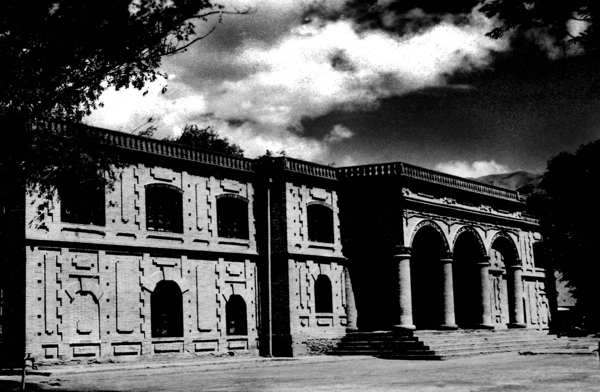 1934年，西北防疫處（蘭州生物制品研究所前身）在蘭州成立，以調查及防治西北各省獸疫與制造防治急需之獸用制品為主要任務(wù)