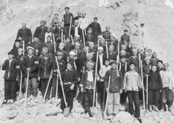 1960年2月，山西省平陸縣修路工人食物中毒，中國醫藥公司北京采購供應站（國藥股份北京公司前身）及時(shí)籌措藥品，拯救了61條生命