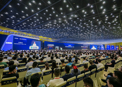 2023年9月10日至11日，國藥集團黨委書(shū)記、董事長(cháng)劉敬楨出席2023中國醫療器械產(chǎn)業(yè)峰會(huì )暨國藥器械生態(tài)大會(huì )并作大會(huì )開(kāi)幕致辭。