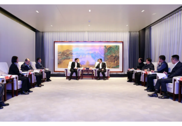 白忠泉董事長(zhǎng)與懷柔區(qū)委書(shū)記、懷柔科學(xué)城黨工委書(shū)記張強(qiáng)會(huì)談