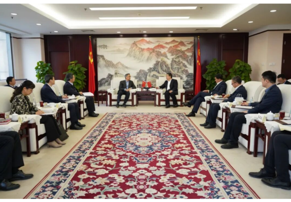 白忠泉董事長(cháng)與工商銀行黨委副書(shū)記、行長(cháng)劉珺會(huì )談